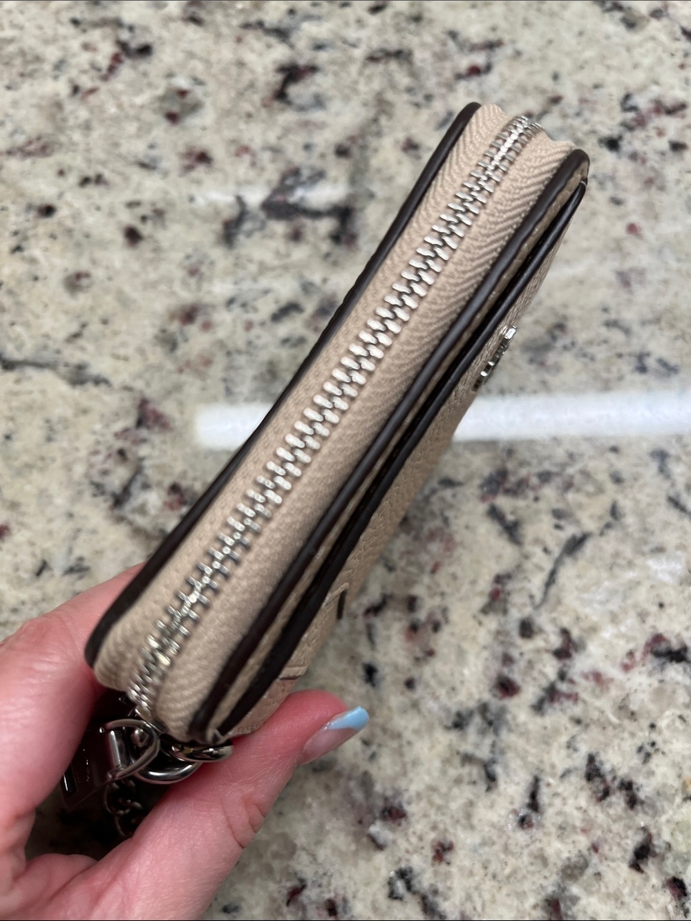 Coach Pebbled Ivory Leather Zippered Card Holder with Strap EUC - Picture 7 of 10